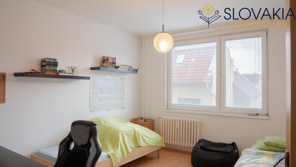 PREDANÉ Na predaj veľký 2 izbový byt, staré mesto