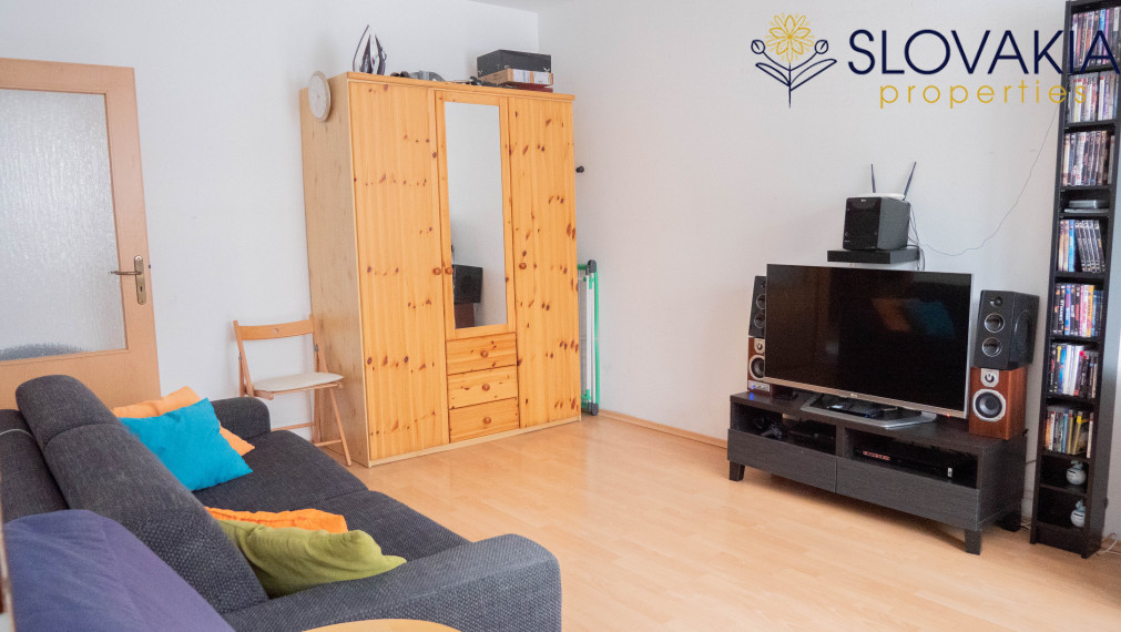 PREDANÉ Na predaj veľký 2 izbový byt, staré mesto