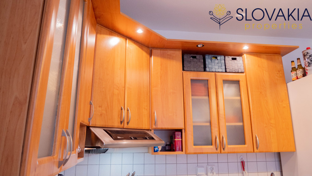 PREDANÉ Na predaj veľký 2 izbový byt, staré mesto