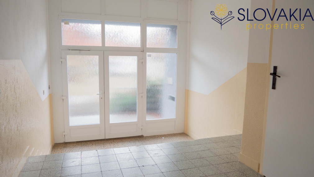 PREDANÉ Na predaj veľký 2 izbový byt, staré mesto