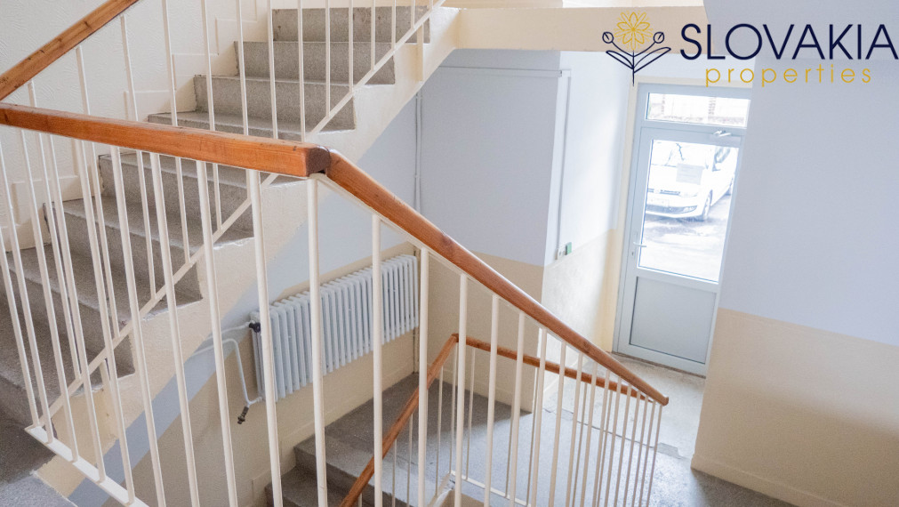 PREDANÉ Na predaj veľký 2 izbový byt, staré mesto