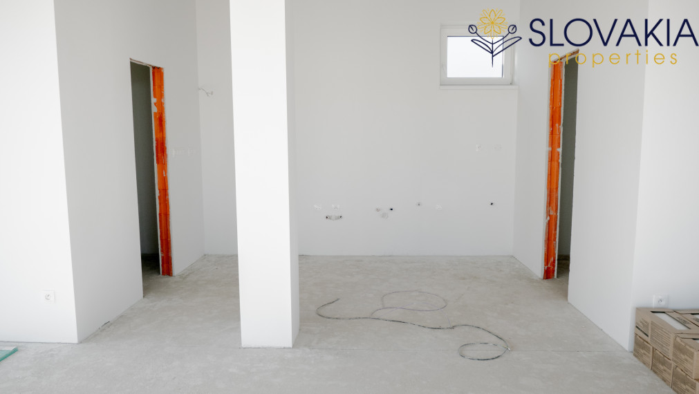 Novostavba dvojpodlažného domu - kaviareň aj bývanie