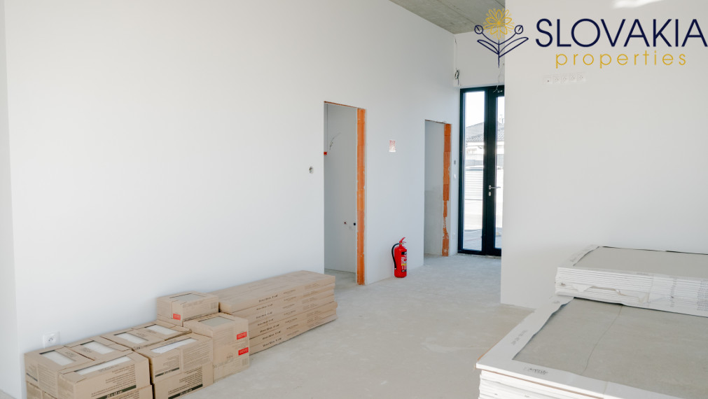 Novostavba dvojpodlažného domu - kaviareň aj bývanie