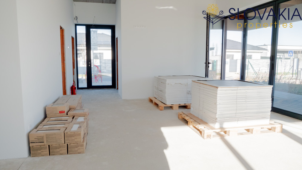 Novostavba dvojpodlažného domu - kaviareň aj bývanie