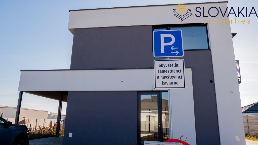 Novostavba dvojpodlažného domu - kaviareň aj bývanie