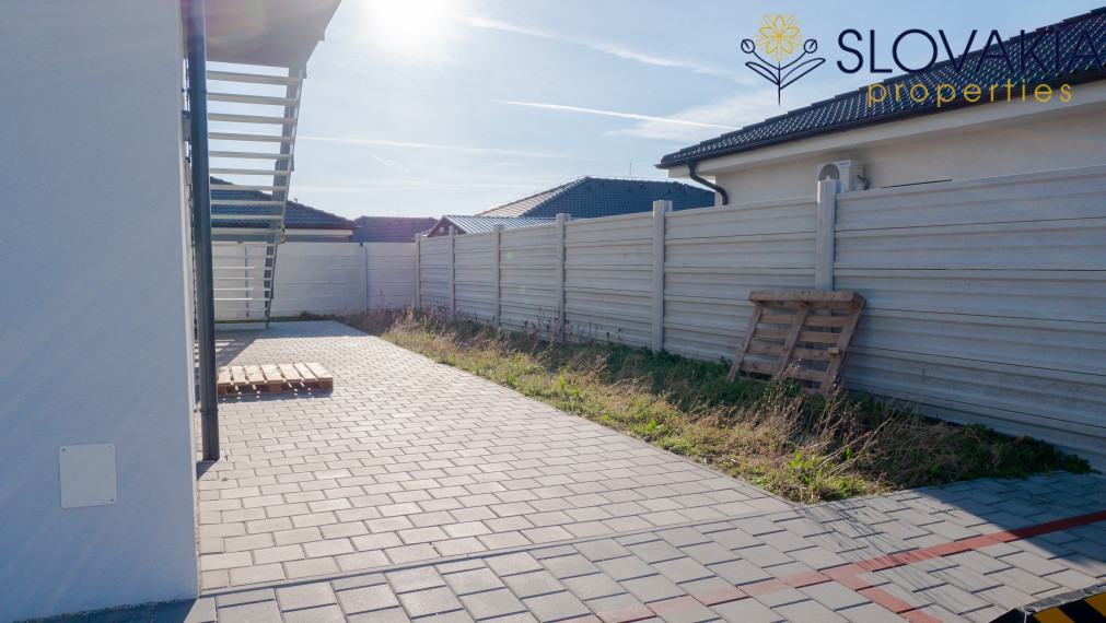 Novostavba dvojpodlažného domu - kaviareň aj bývanie