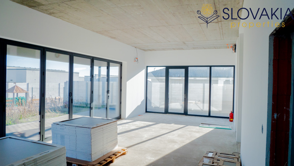 Novostavba dvojpodlažného domu - kaviareň aj bývanie