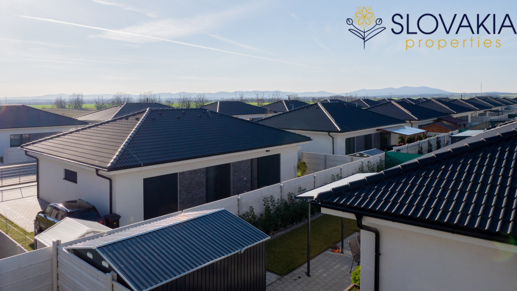 Novostavba dvojpodlažného domu - kaviareň aj bývanie