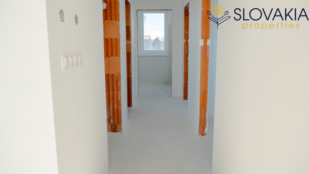 Novostavba dvojpodlažného domu - kaviareň aj bývanie