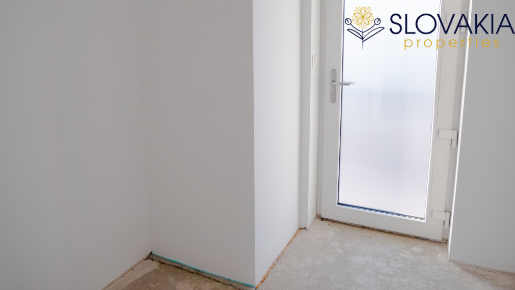 Novostavba dvojpodlažného domu - kaviareň aj bývanie