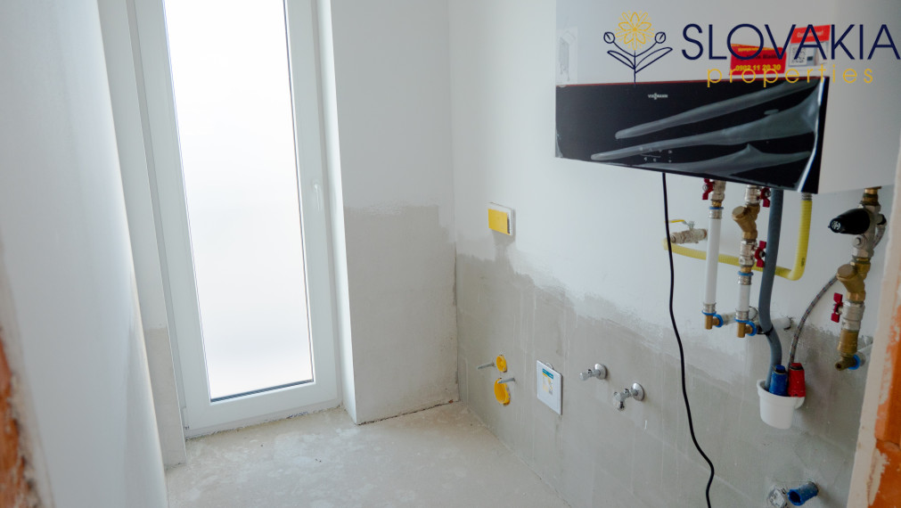 Novostavba dvojpodlažného domu - kaviareň aj bývanie