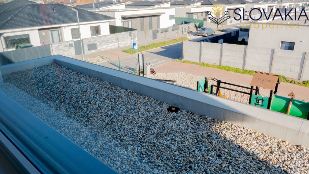 Novostavba dvojpodlažného domu - kaviareň aj bývanie