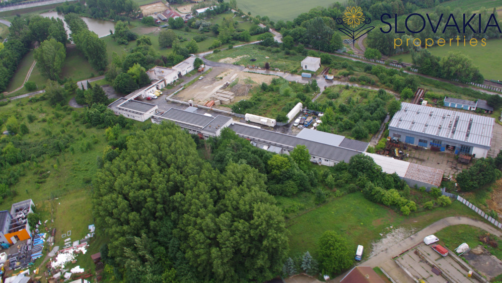Na predaj pozemok  s budovami a skladom