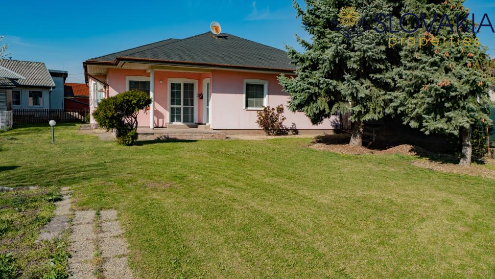 PREDANÉ Na predaj bungalov s garážou Šurany