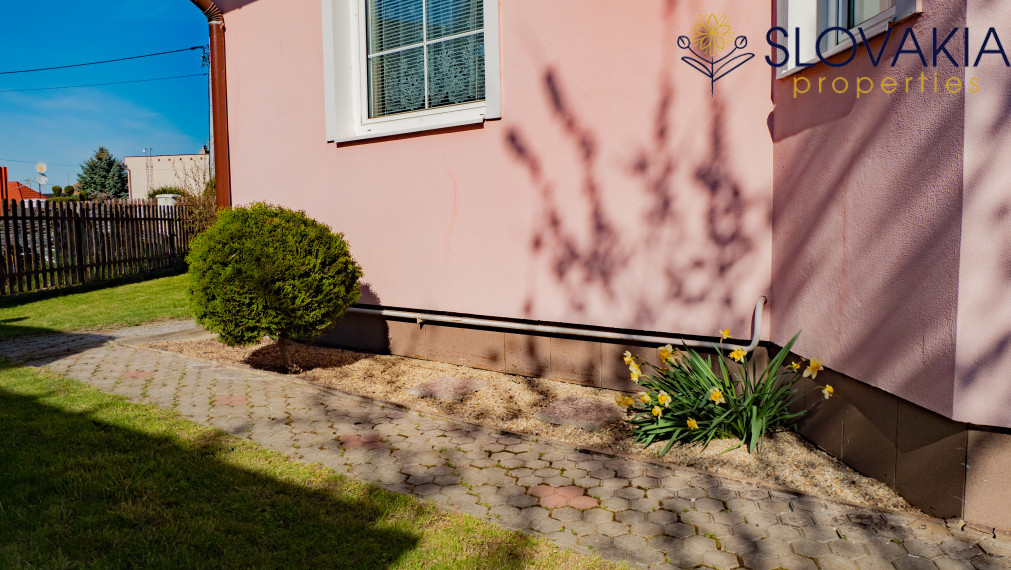 PREDANÉ Na predaj bungalov s garážou Šurany