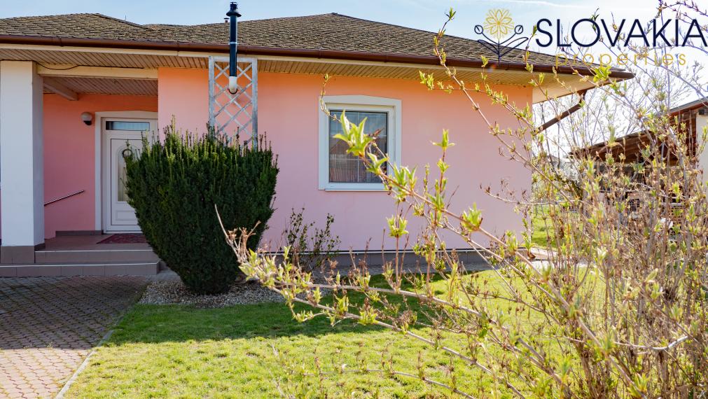 PREDANÉ Na predaj bungalov s garážou Šurany