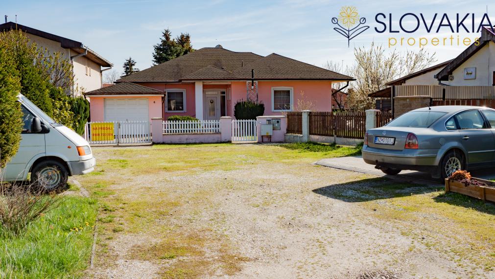 PREDANÉ Na predaj bungalov s garážou Šurany