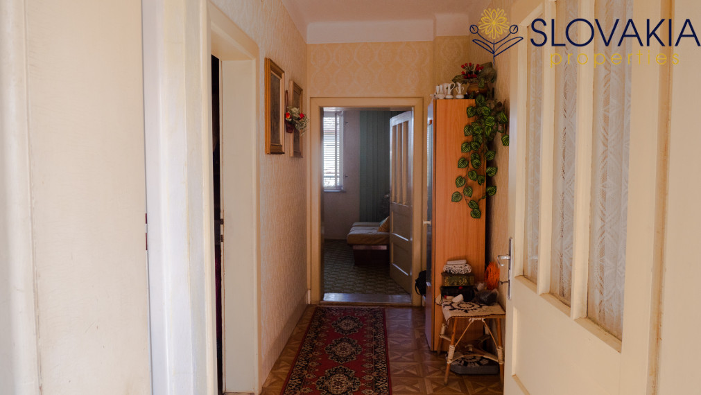 PREDANÉ Na predaj pozemok 14 á s rodinným domom