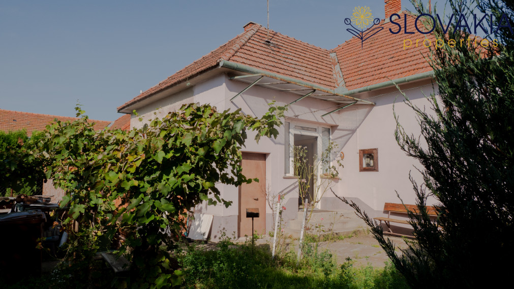 PREDANÉ Na predaj pozemok 14 á s rodinným domom