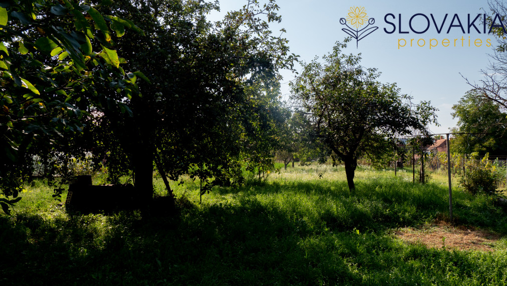 PREDANÉ Na predaj pozemok 14 á s rodinným domom