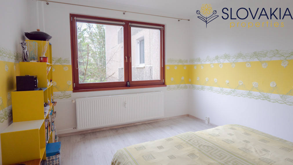 Na predaj 3 izbový prerobený byt s loggiou, zelená lokalita