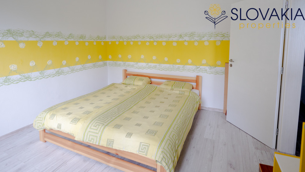 Na predaj 3 izbový prerobený byt s loggiou, zelená lokalita