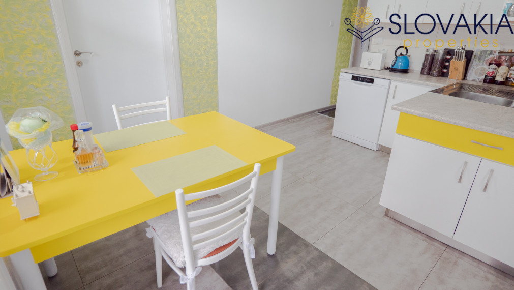 Na predaj 3 izbový prerobený byt s loggiou, zelená lokalita