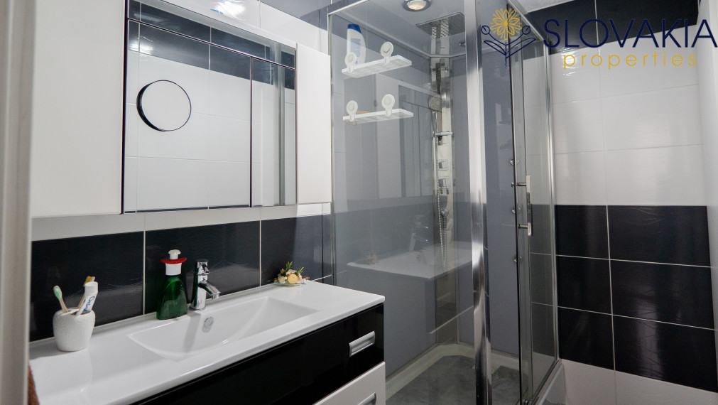 Na predaj 3 izbový prerobený byt s loggiou, zelená lokalita