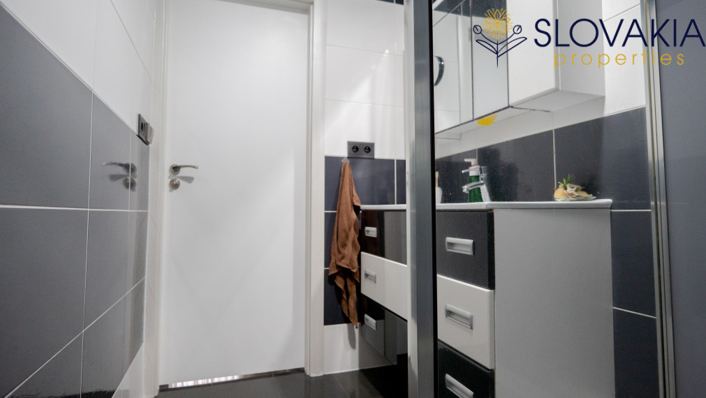 Na predaj 3 izbový prerobený byt s loggiou, zelená lokalita