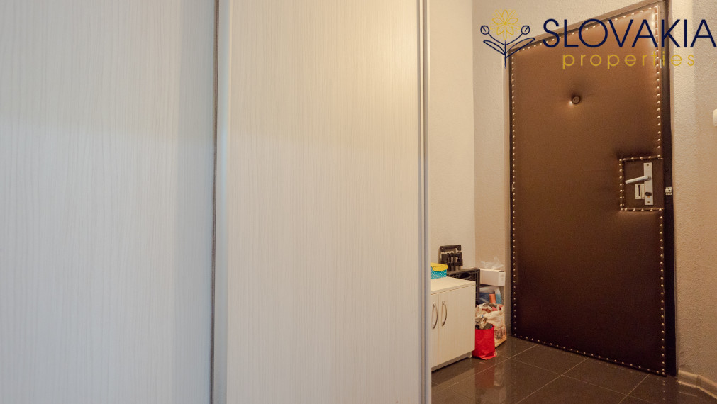 Na predaj 3 izbový prerobený byt s loggiou, zelená lokalita