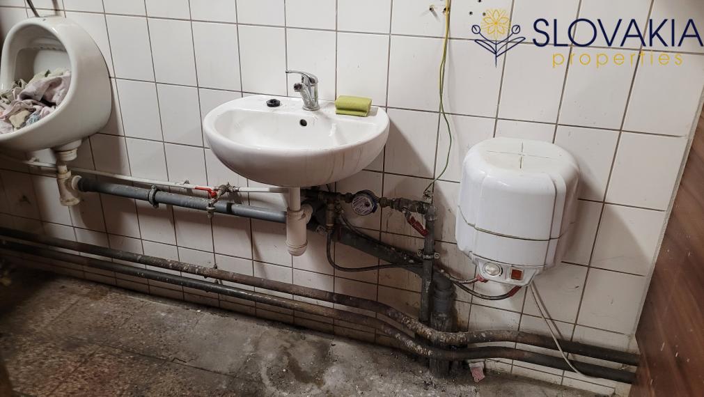 Na prenájom priestor - garáž, sklad