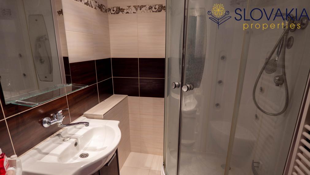 PREDANÉNa predaj veľký 2 izbový byt s balkónom