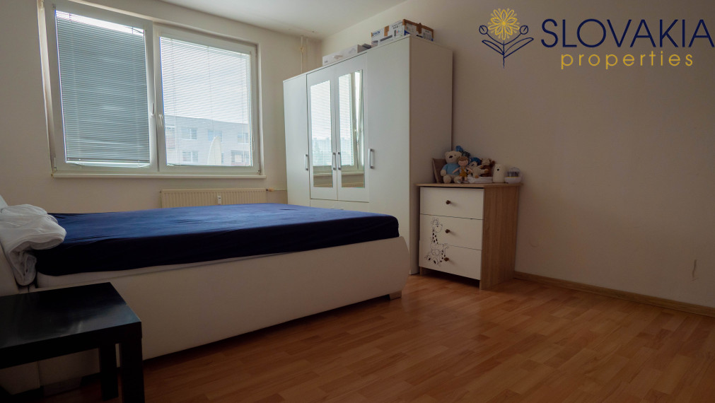 PREDANÉNa predaj veľký 2 izbový byt s balkónom