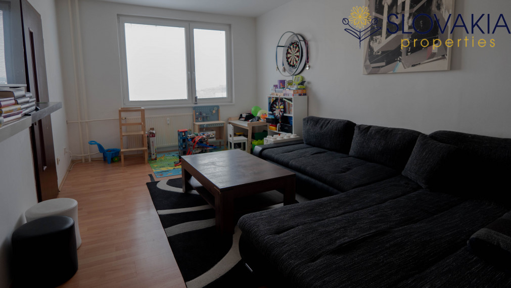 PREDANÉNa predaj veľký 2 izbový byt s balkónom