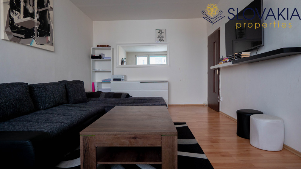 PREDANÉNa predaj veľký 2 izbový byt s balkónom