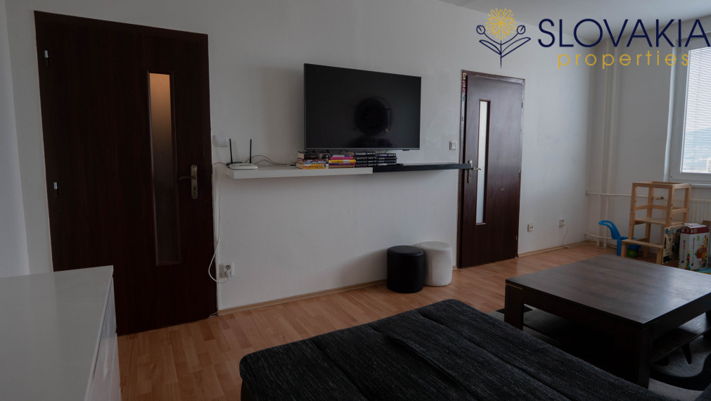 PREDANÉNa predaj veľký 2 izbový byt s balkónom