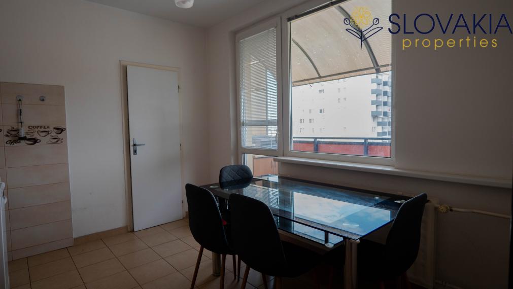 PREDANÉNa predaj veľký 2 izbový byt s balkónom