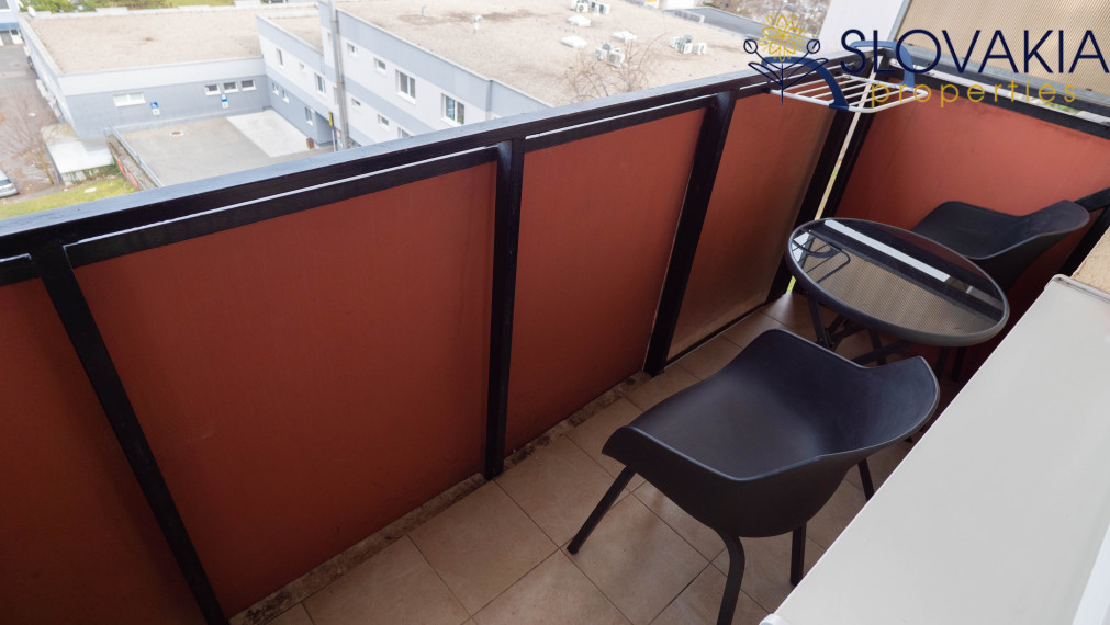 PREDANÉNa predaj veľký 2 izbový byt s balkónom