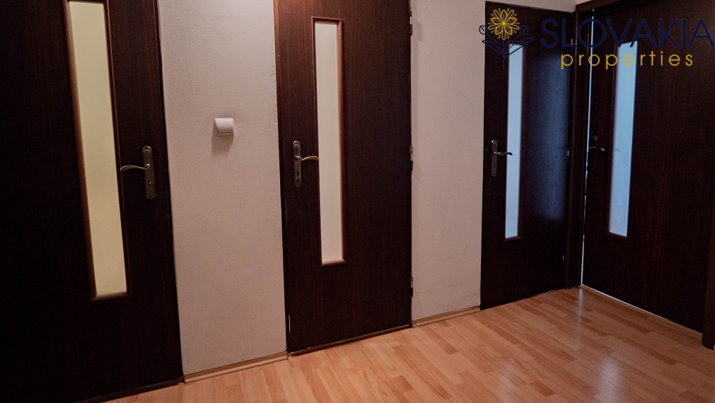 PREDANÉNa predaj veľký 2 izbový byt s balkónom