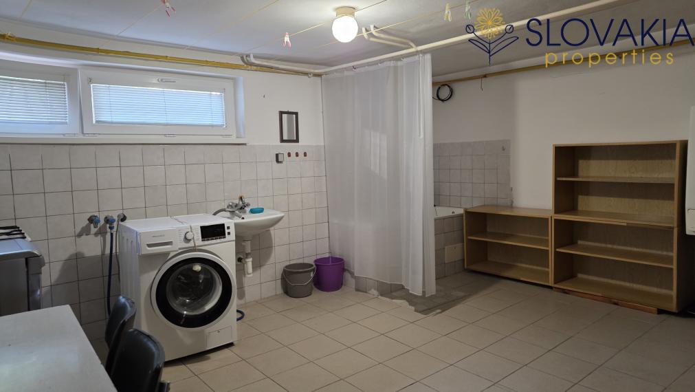Na predaj rodinný radový dom Zobor so záhradou