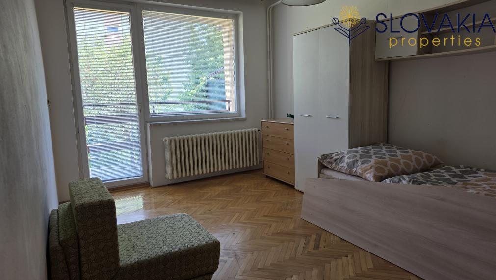 Na predaj rodinný radový dom Zobor so záhradou