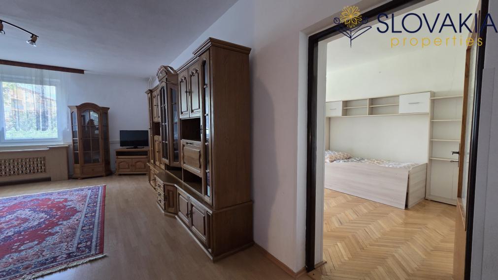 Na predaj rodinný radový dom Zobor so záhradou