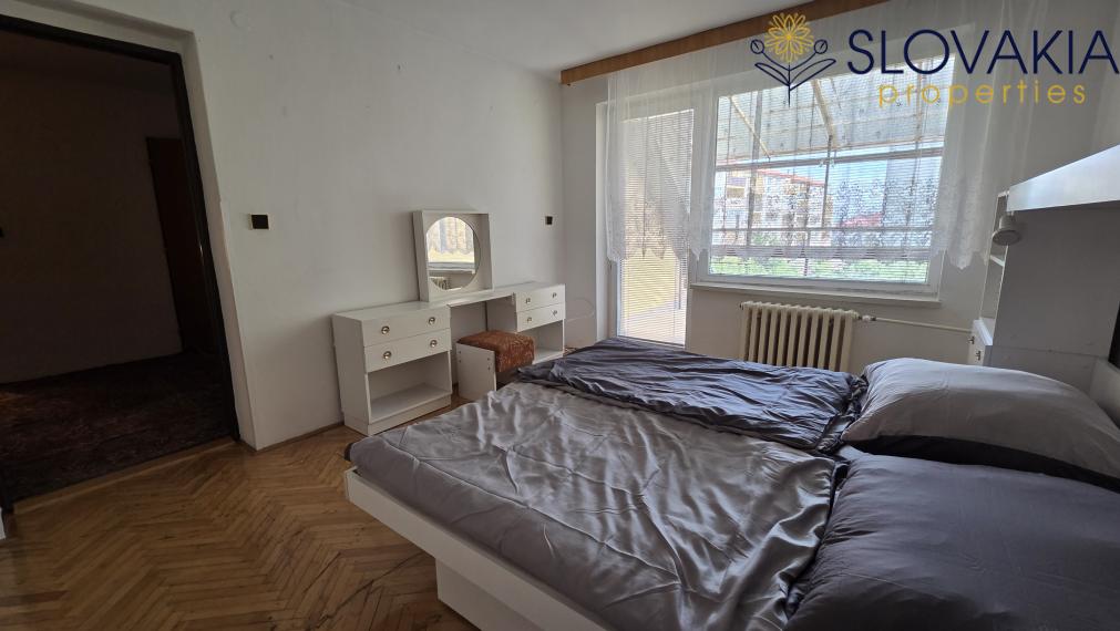 Na predaj rodinný radový dom Zobor so záhradou