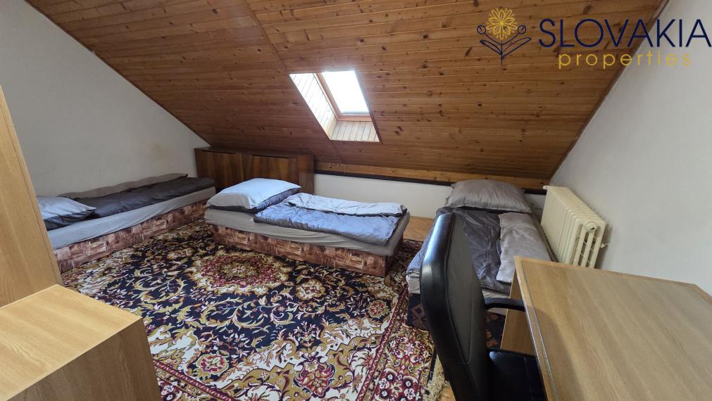 Na predaj rodinný radový dom Zobor so záhradou