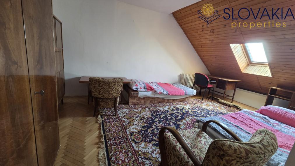 Na predaj rodinný radový dom Zobor so záhradou
