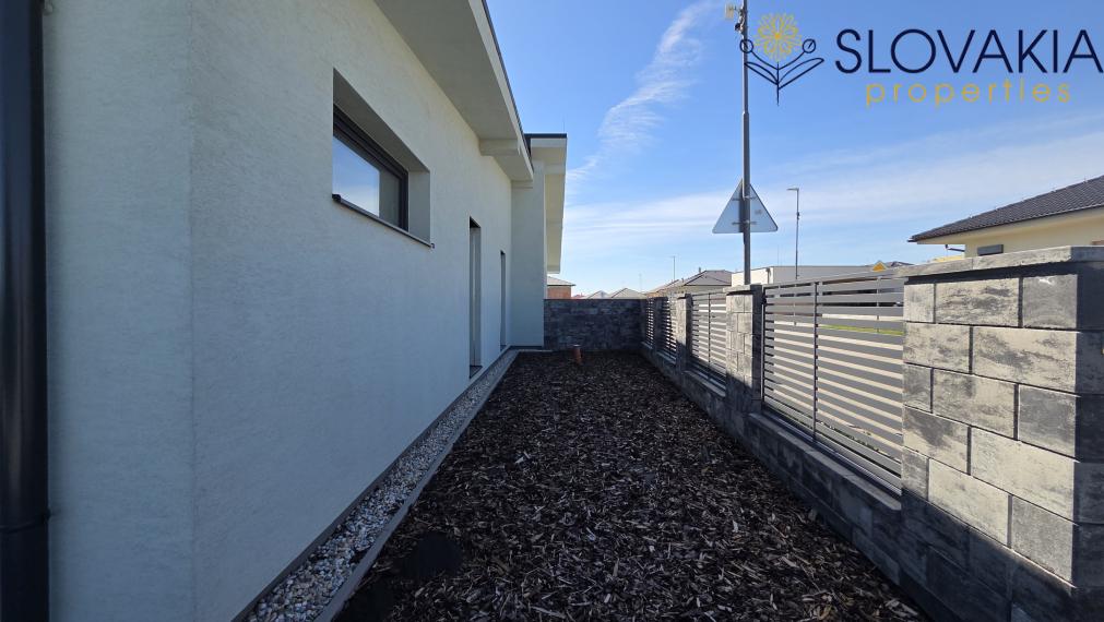 3 izb. dom na golfovom ihrisku, kuchyňa v hodnote 5.000 Eur!