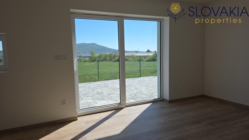3 izb. dom na golfovom ihrisku, kuchyňa v hodnote 5.000 Eur!