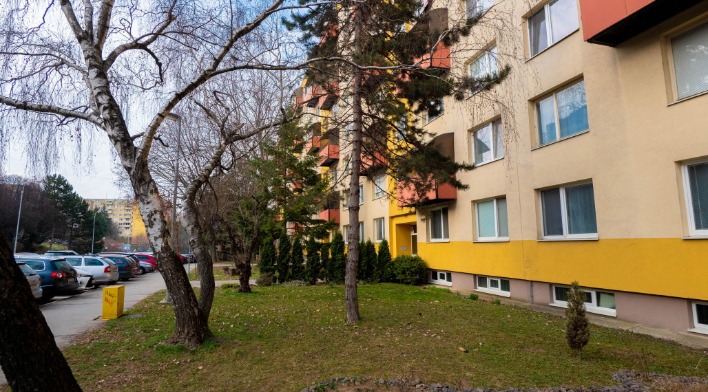 PREDANÉNa predaj veľký 2 izbový byt s balkónom