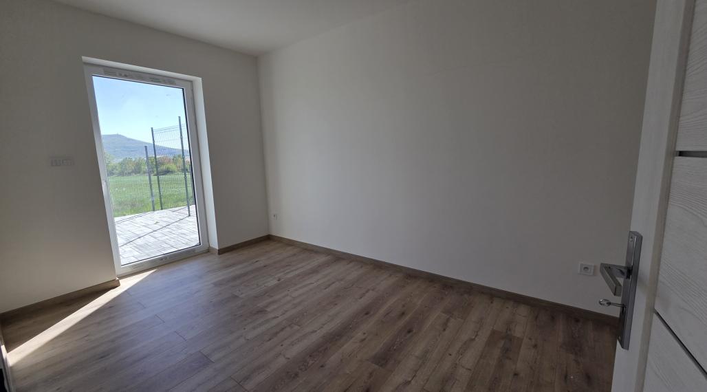 3 izb. dom na golfovom ihrisku, kuchyňa v hodnote 5.000 Eur!