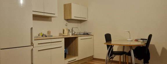 Na prenájom garsonka, Vráble